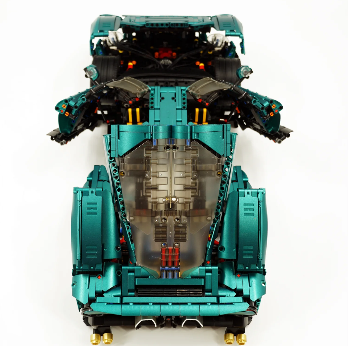 1:8 Romeo 33 Stradale supercar (3861 pieces)
