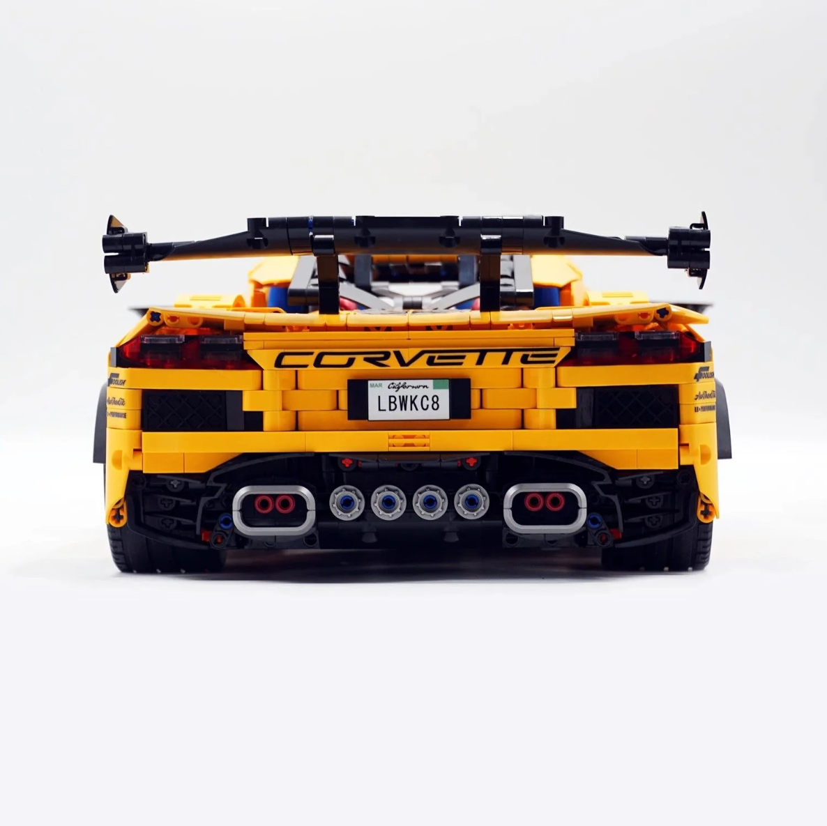 1:8 C8 supercar building kit (3788 pieces)
