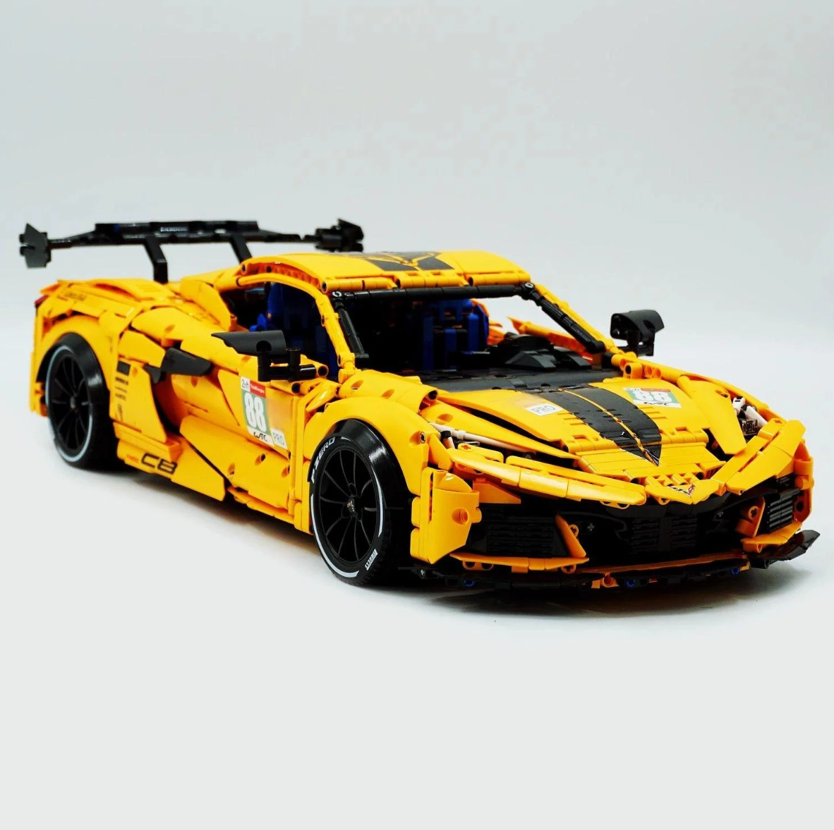 1:8 C8 supercar building kit (3788 pieces)