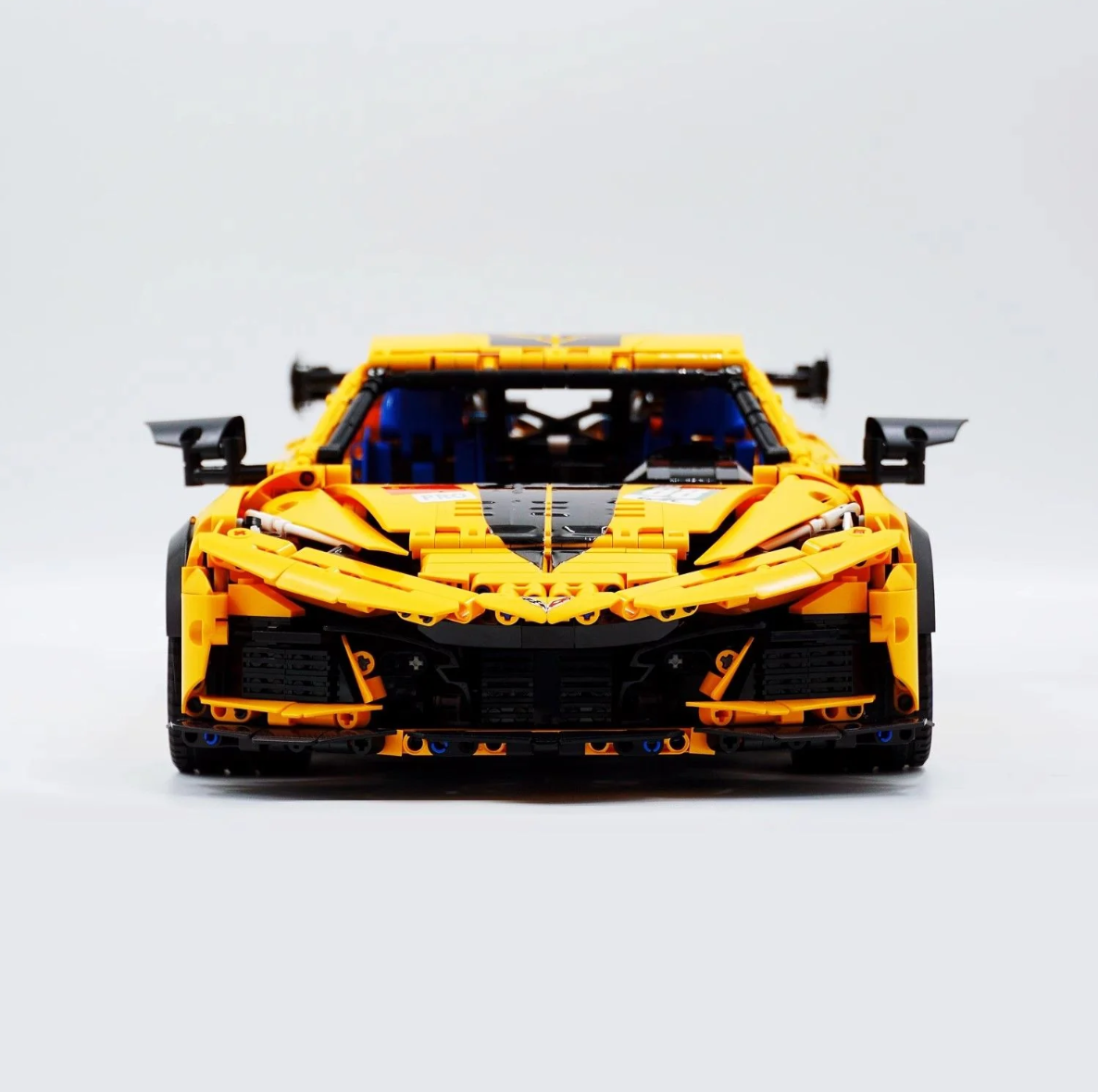 1:8 C8 supercar building kit (3788 pieces)