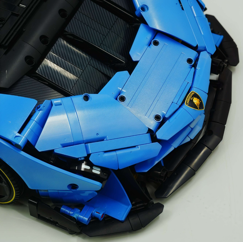 1:8 Lambo Auténtica, building block supercar, painted pearl blue/red, static version (3392 pieces)