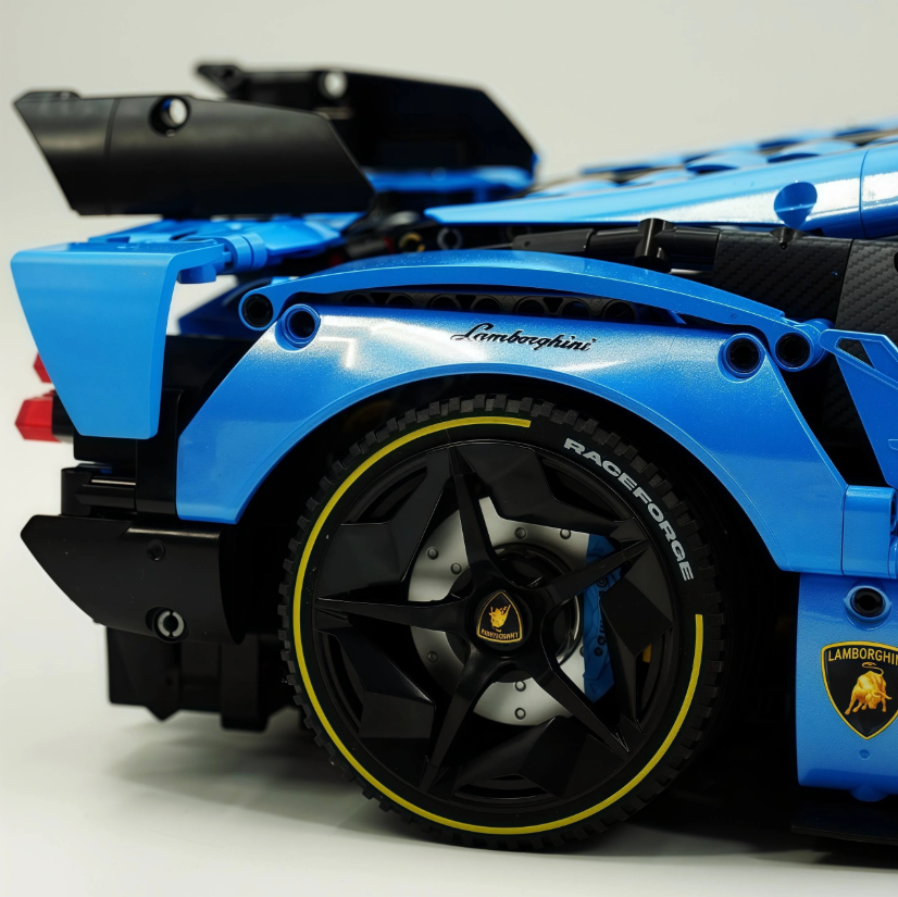 1:8 Lambo Auténtica, building block supercar, painted pearl blue/red, static version (3392 pieces)