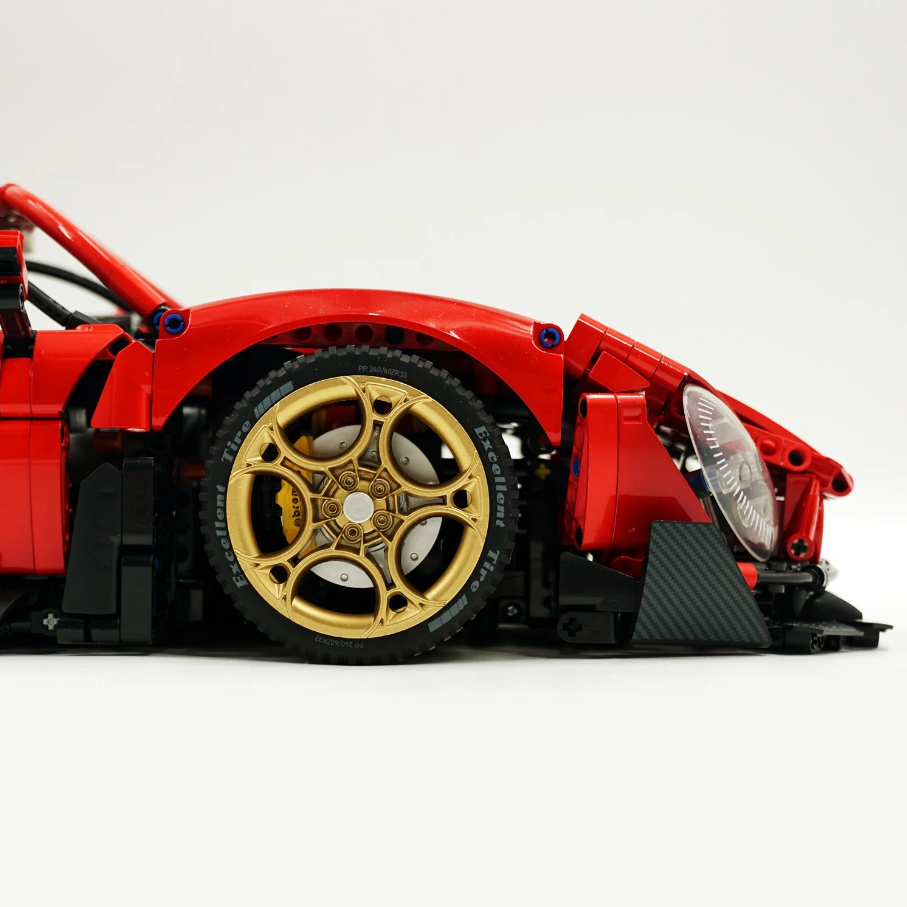 1:8 Romeo 33 Stradale, custom pearlescent red paint (3861 pieces)