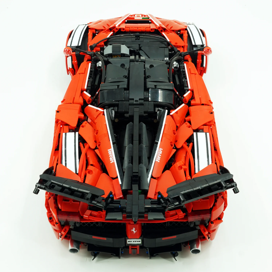 1:8 FXXK EVO custom modification, classic red, oversized rear wing (4739 pieces)