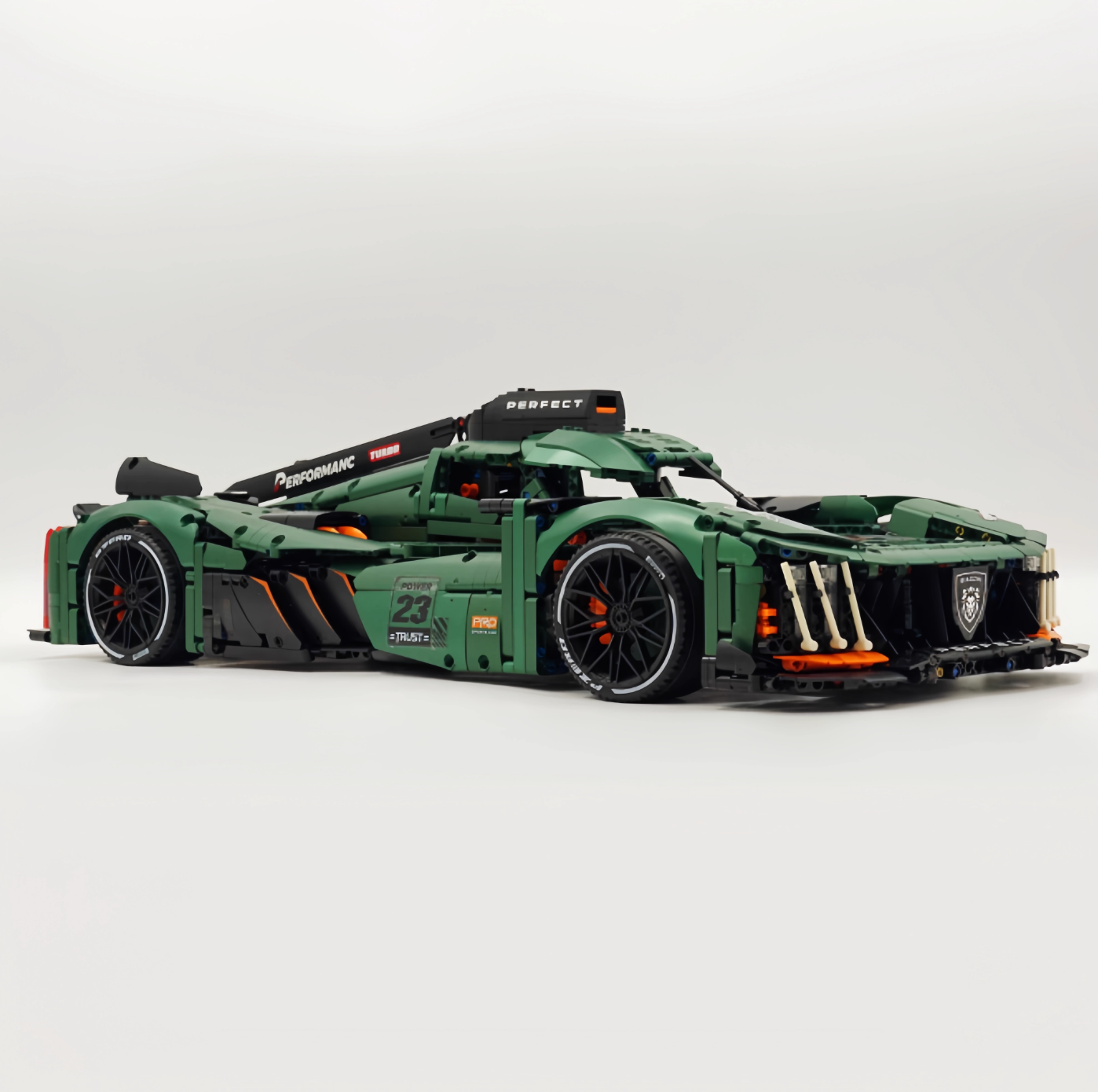 1:8 Le Mans building block supercar model (3746 pieces)