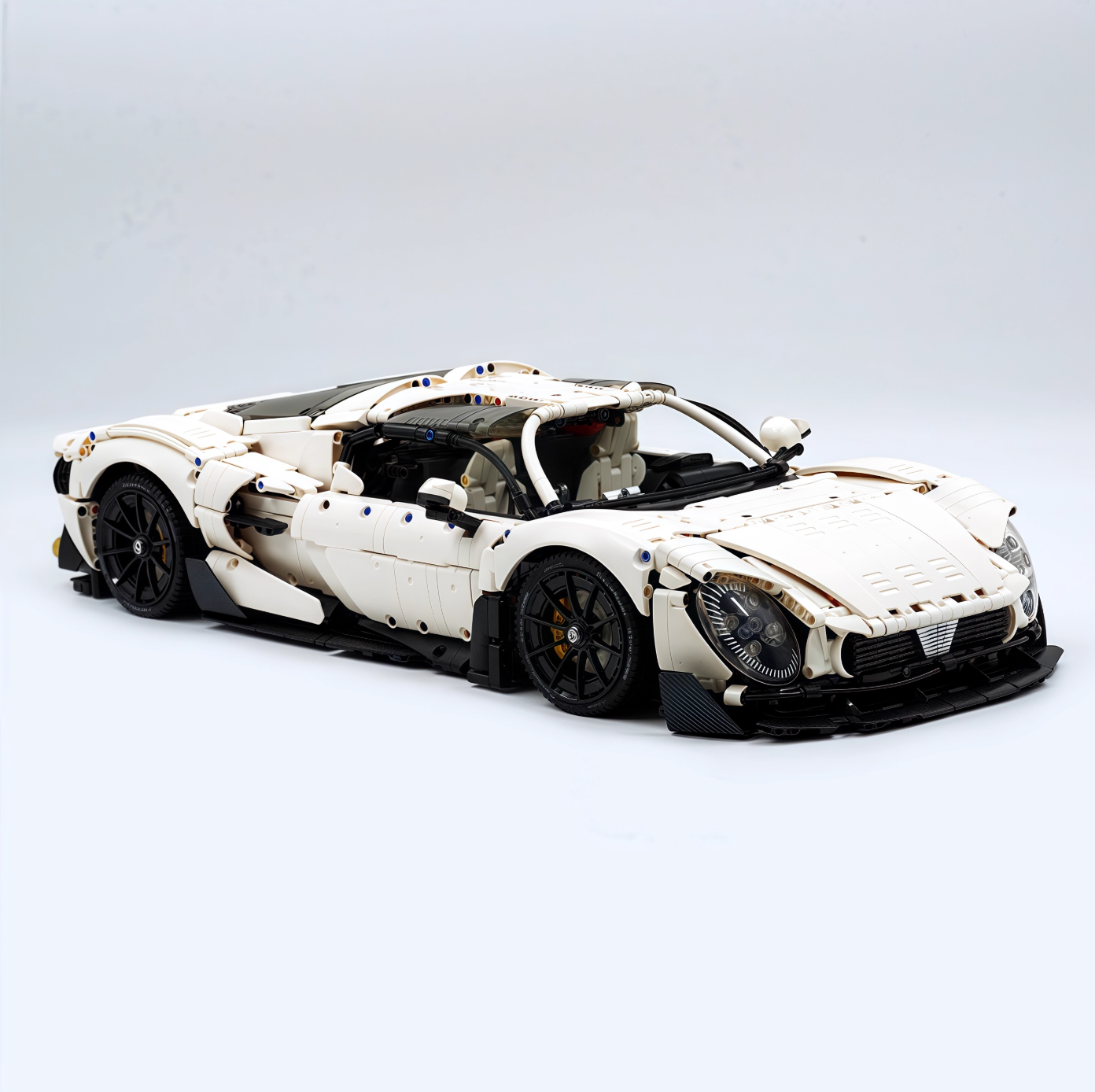 1:8 Romeo 33 Stradale supercar, White Goddess static custom version building block supercar (3861 pieces)