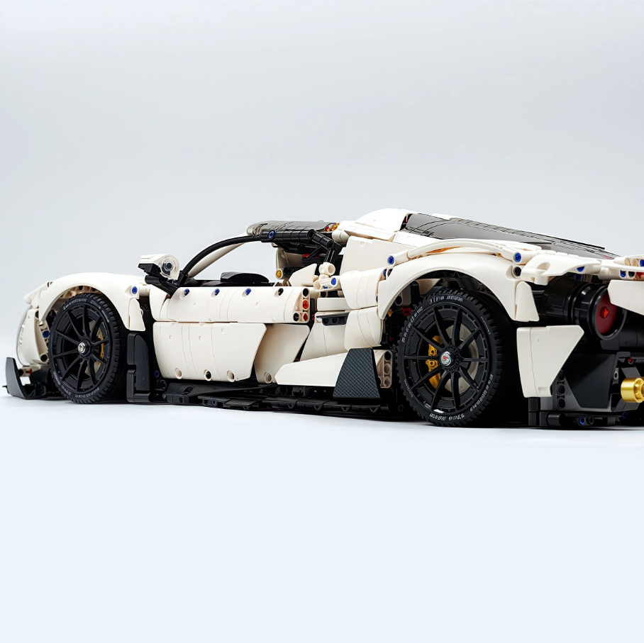 1:8 Romeo 33 Stradale supercar, White Goddess static custom version building block supercar (3861 pieces)