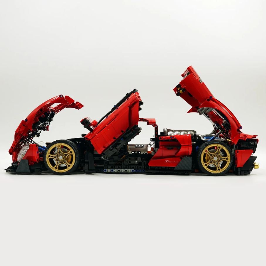 1:8 Romeo 33 Stradale, custom pearlescent red paint (3861 pieces)