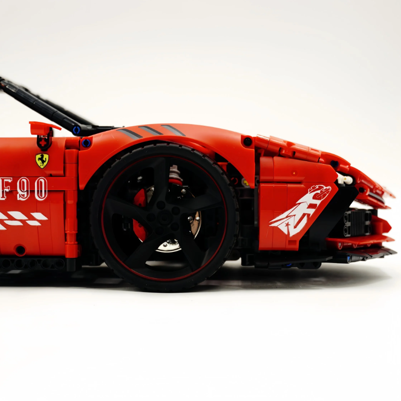 1:8 SF9OXX Classic Red/White, the Ultimate Building Block Supercar (4100 pieces)
