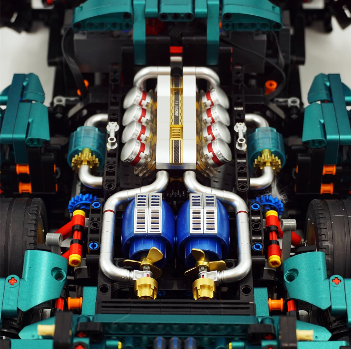 1:8 Romeo 33 Stradale supercar (3861 pieces)