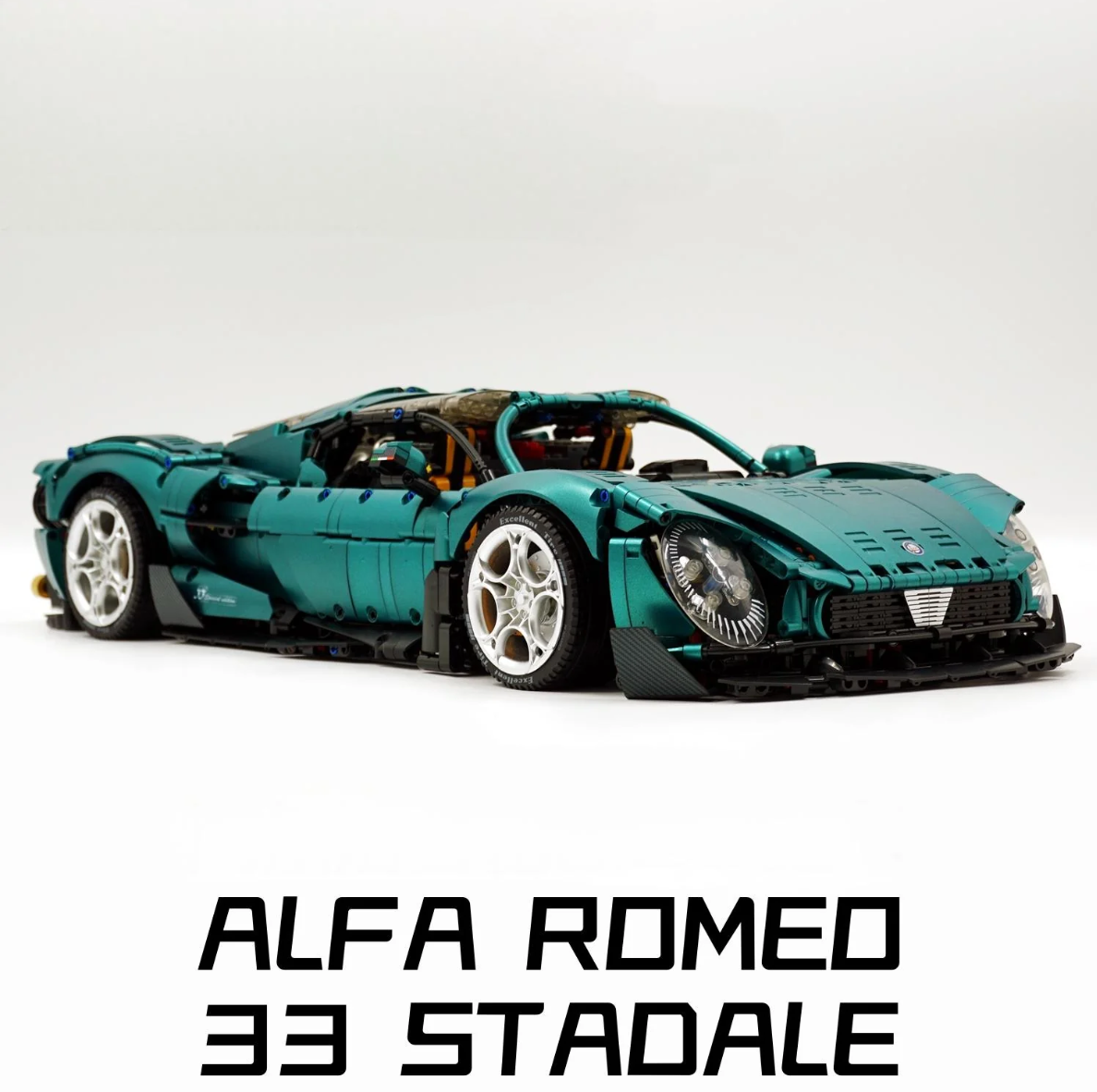 1:8 Romeo 33 Stradale supercar (3861 pieces)