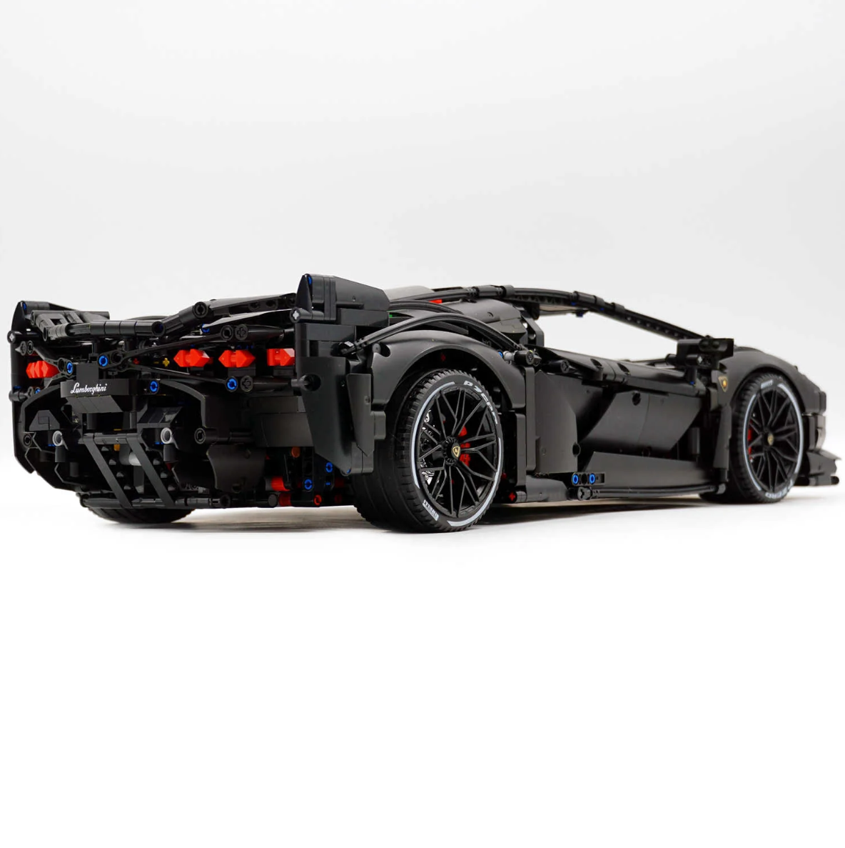1:8 Lambo Sian Black Special Edition (3696 PCS)