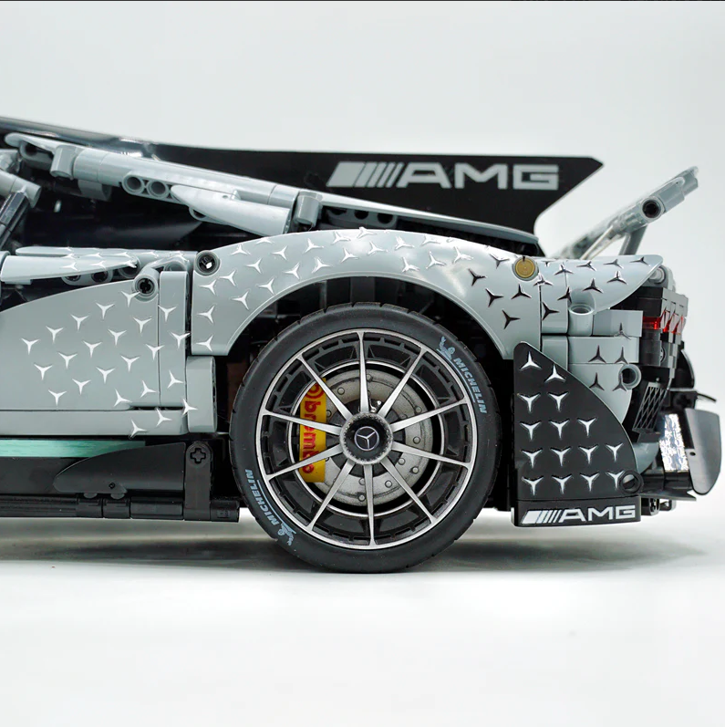 1:8 Mercedes-AMG ONE building set with remote control, fully detailed simulation, ultimate collector's item, electric wing doors, rear wing lift, controllable lights, launch control (3295 pieces)