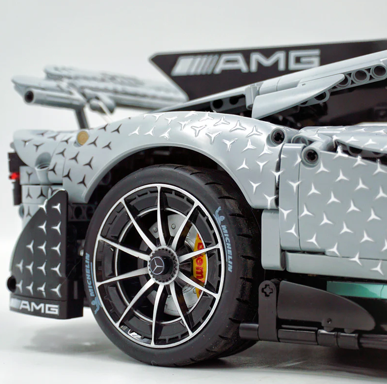 1:8 Mercedes-AMG ONE building set with remote control, fully detailed simulation, ultimate collector's item, electric wing doors, rear wing lift, controllable lights, launch control (3295 pieces)