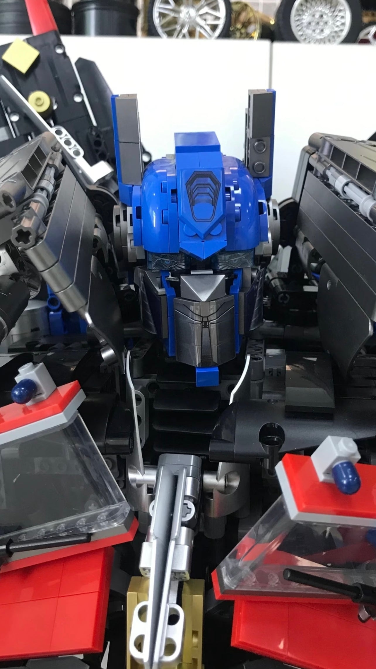 Giant Optimus Prime, 78.6CM long, 61cm wide, 100CM high, a total of 8862 PCS