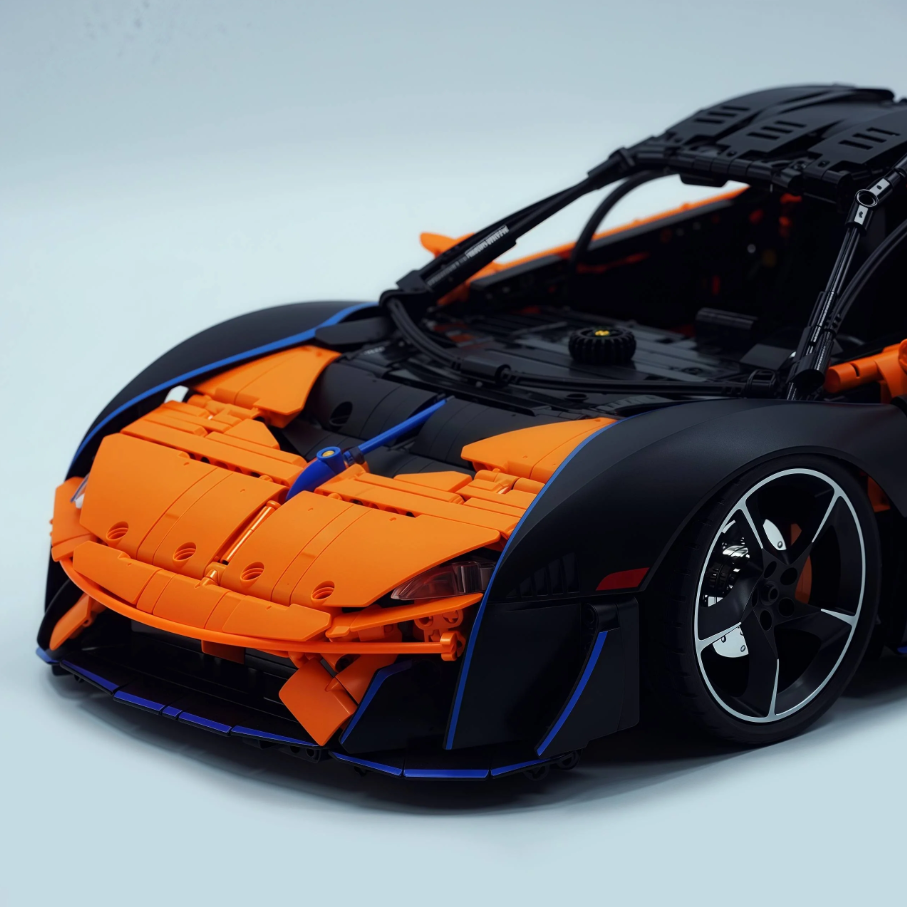 1:8 Sabre Building Block Supercar, Static Version (3862 PCS)