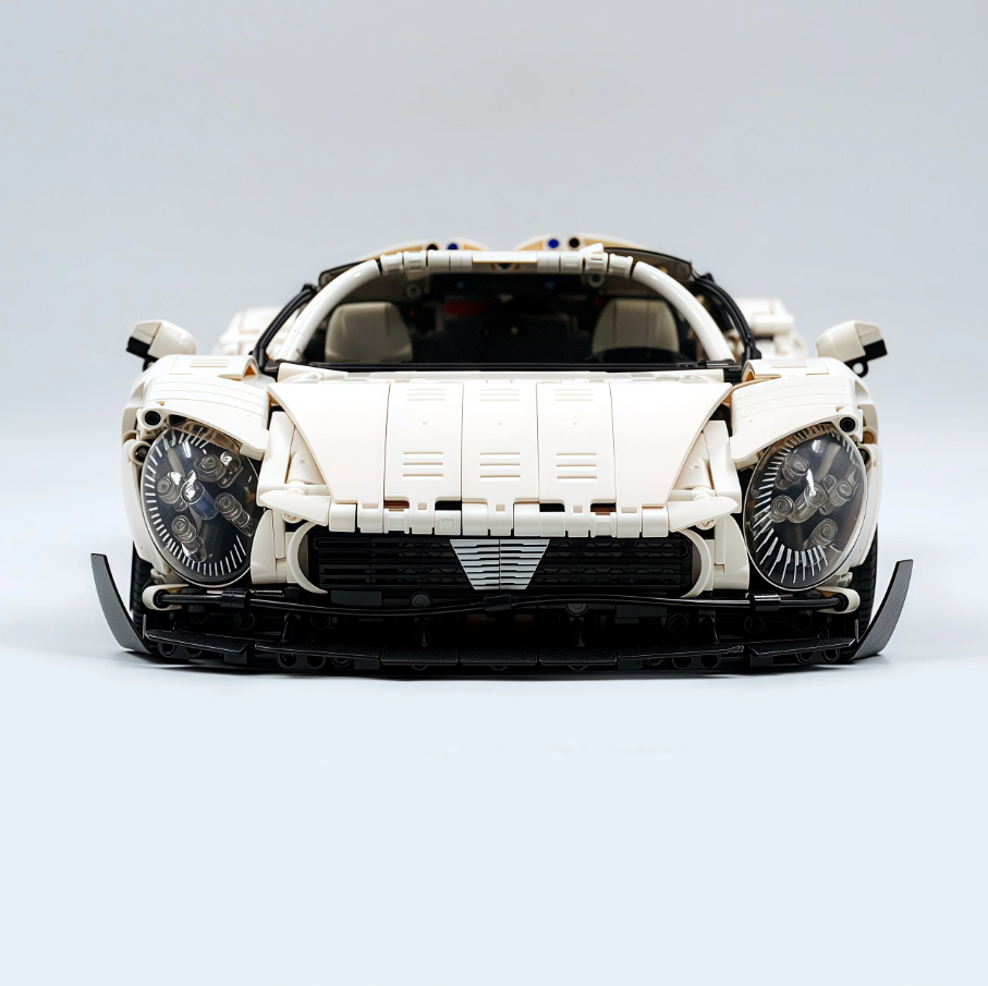 1:8 Romeo 33 Stradale supercar, White Goddess static custom version building block supercar (3861 pieces)