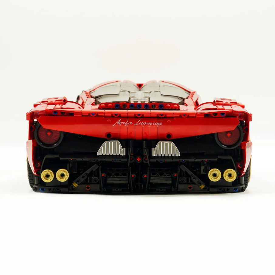 1:8 Romeo 33 Stradale, custom pearlescent red paint (3861 pieces)