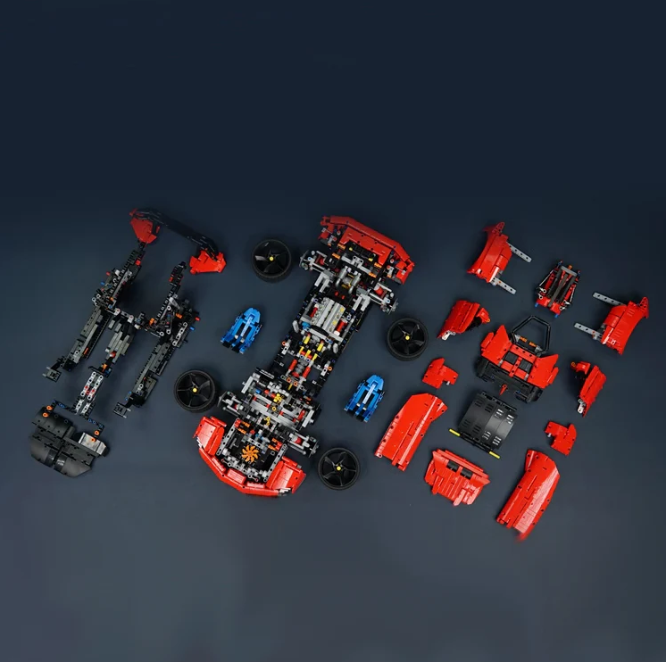 1:8 SF9OXX Classic Red/White, the Ultimate Building Block Supercar (4100 pieces)