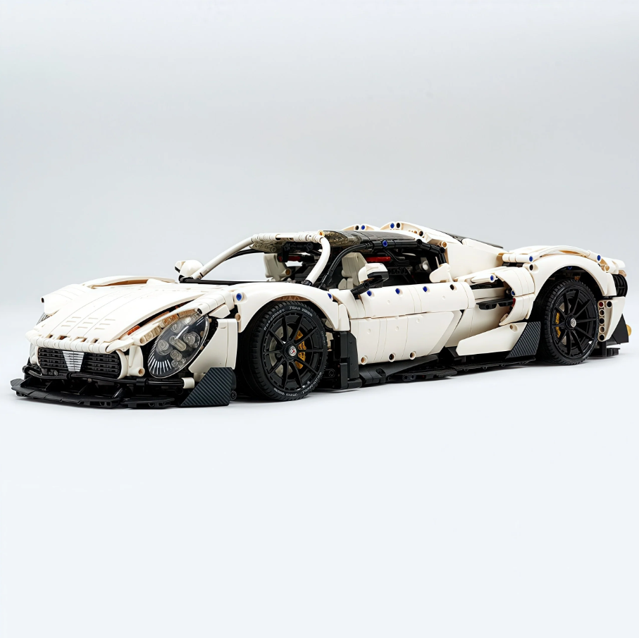 1:8 Romeo 33 Stradale supercar, White Goddess static custom version building block supercar (3861 pieces)
