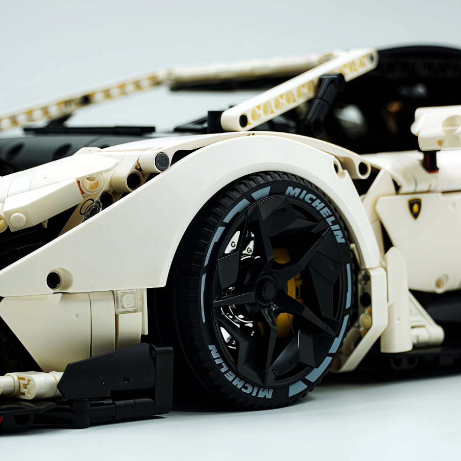1:8 Lambo Auténtica, White Goddess Edition Building Block Supercar (3392 pieces)