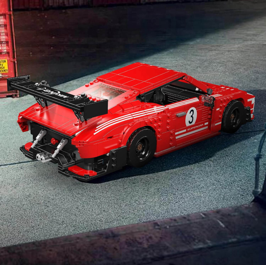 Legendary Porsche 935 endurance racer (1717 pieces)