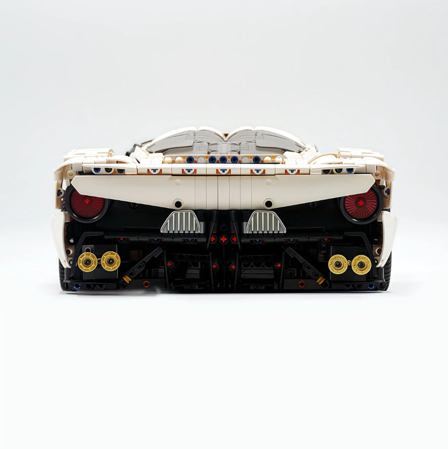 1:8 Romeo 33 Stradale supercar, White Goddess static custom version building block supercar (3861 pieces)