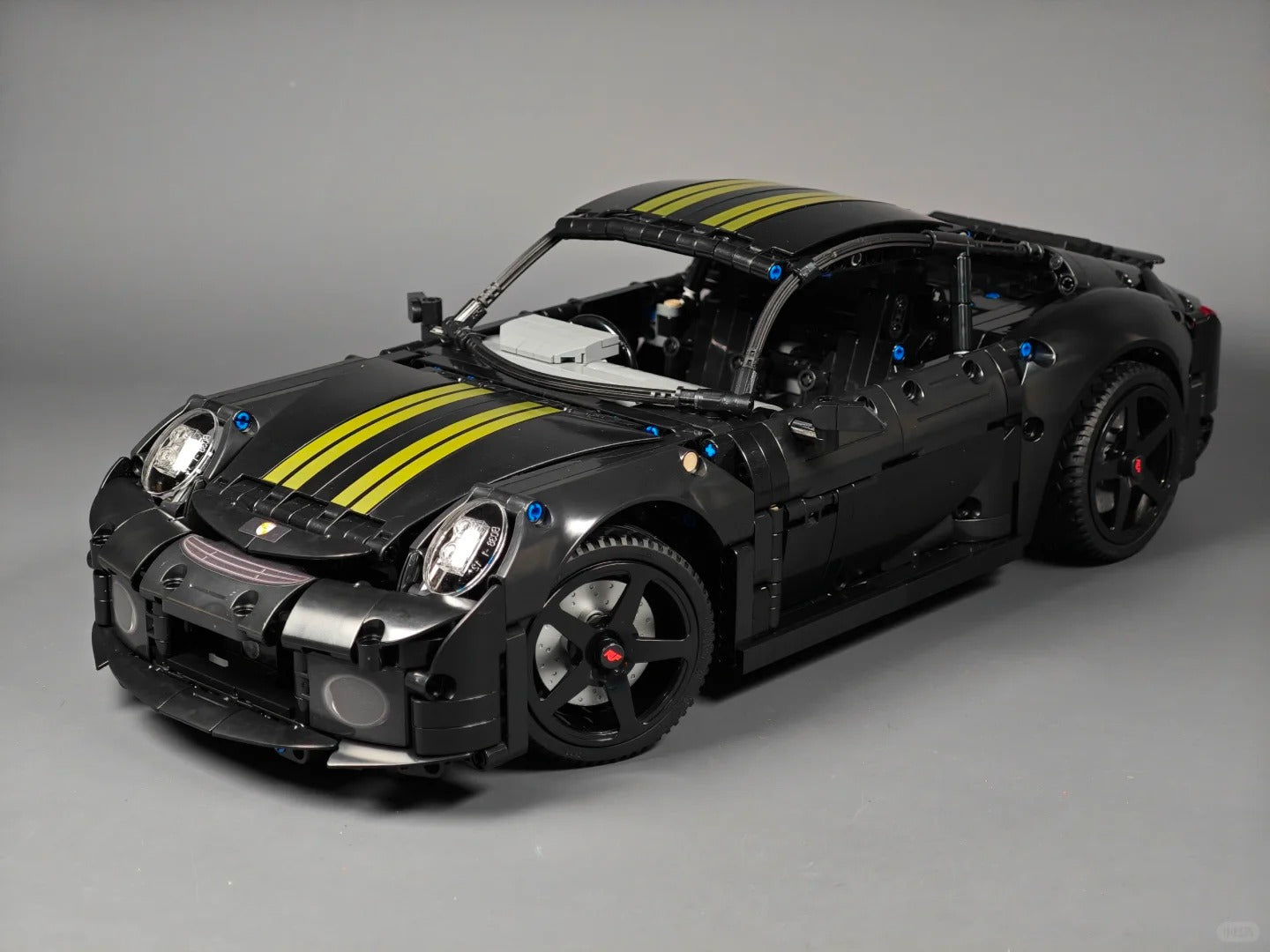 1:10 RUF GT, highly detailed and restored, a must-have for RUF fans (1165 pieces)