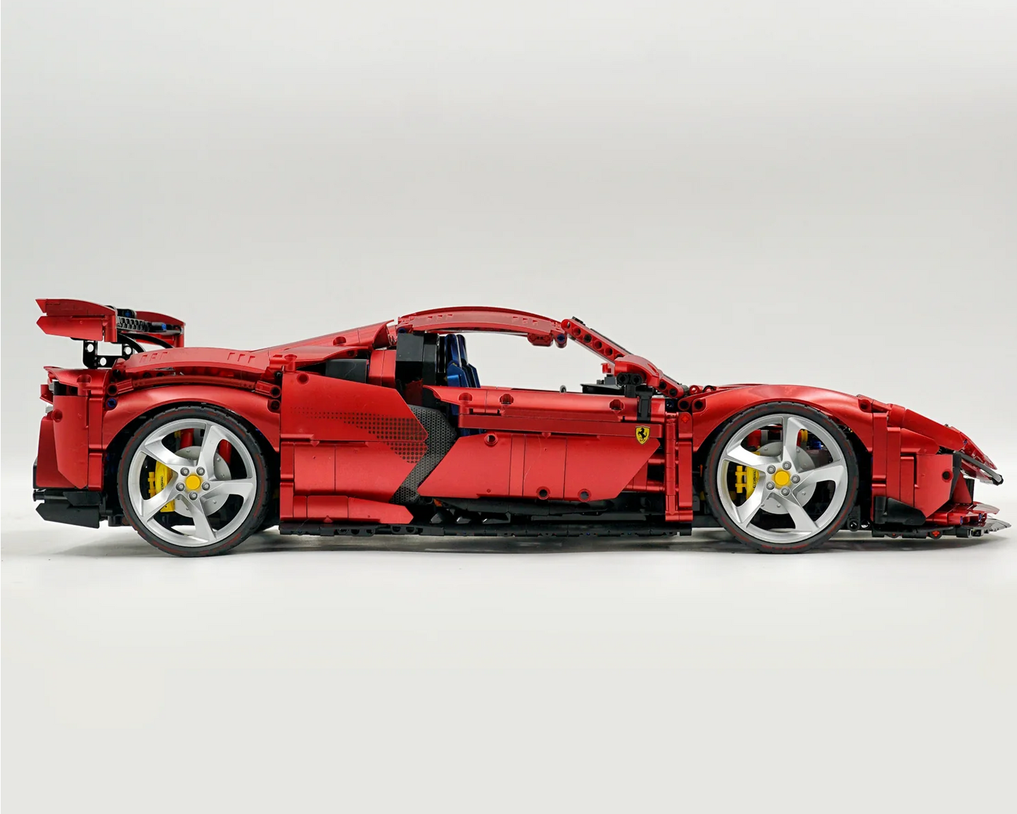 1:8 SF90 Building Set: The Ultimate Supercar (3982 pieces)