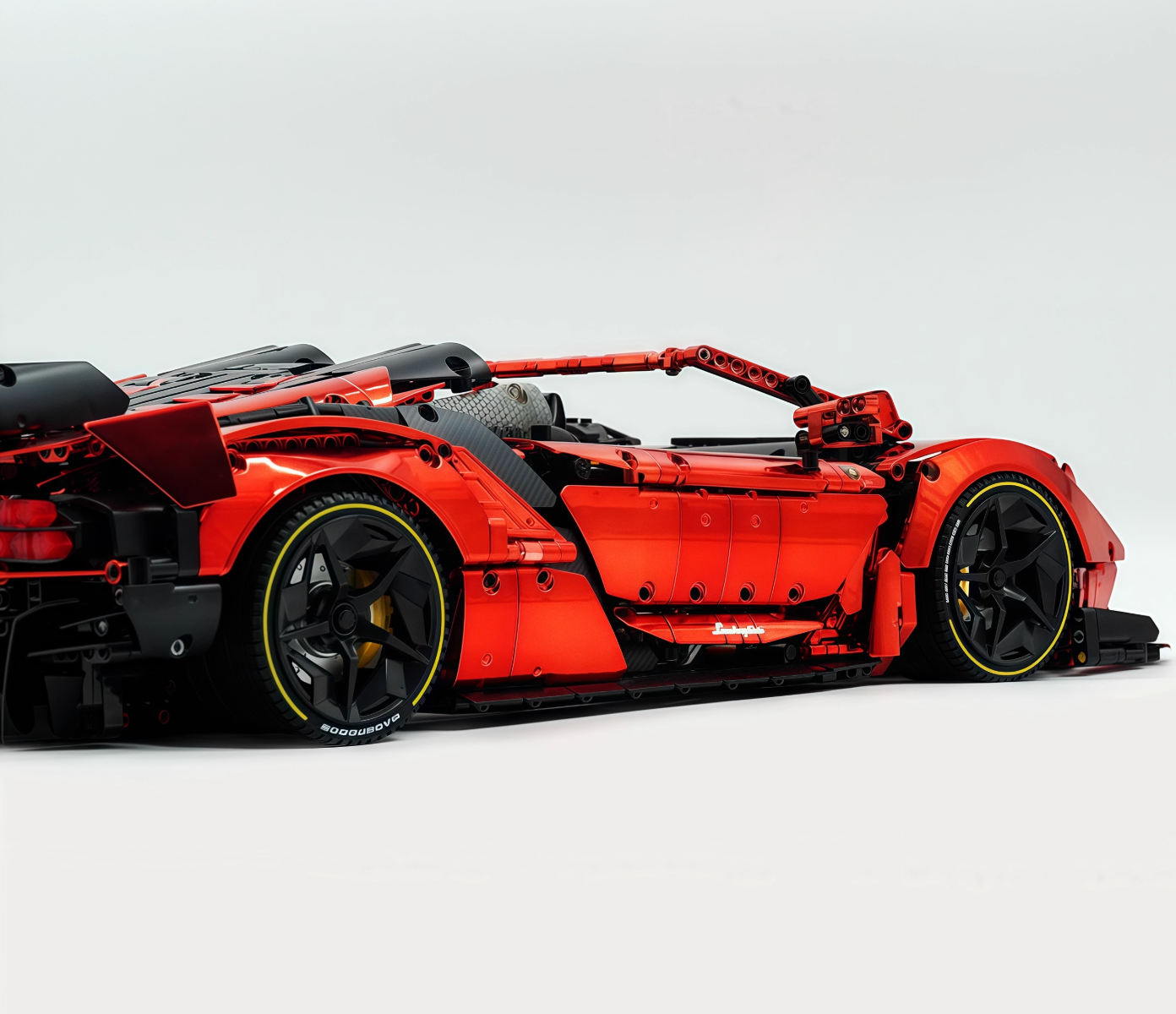 1:8 Lambo Auténtica, building block supercar, painted pearl blue/red, static version (3392 pieces)