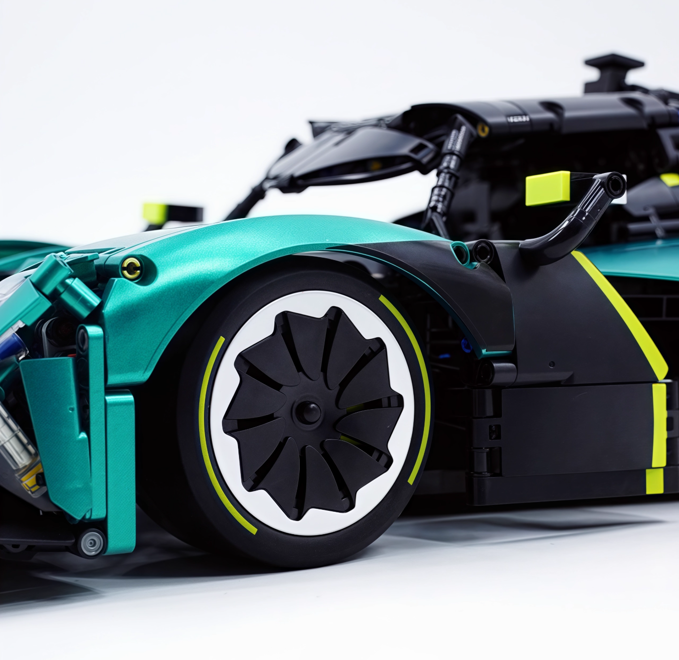1:8 Martin Valkyrie Building Block Supercar (3869 pieces)