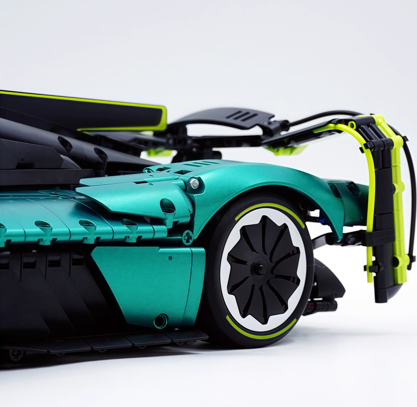 1:8 Martin Valkyrie Building Block Supercar (3869 pieces)