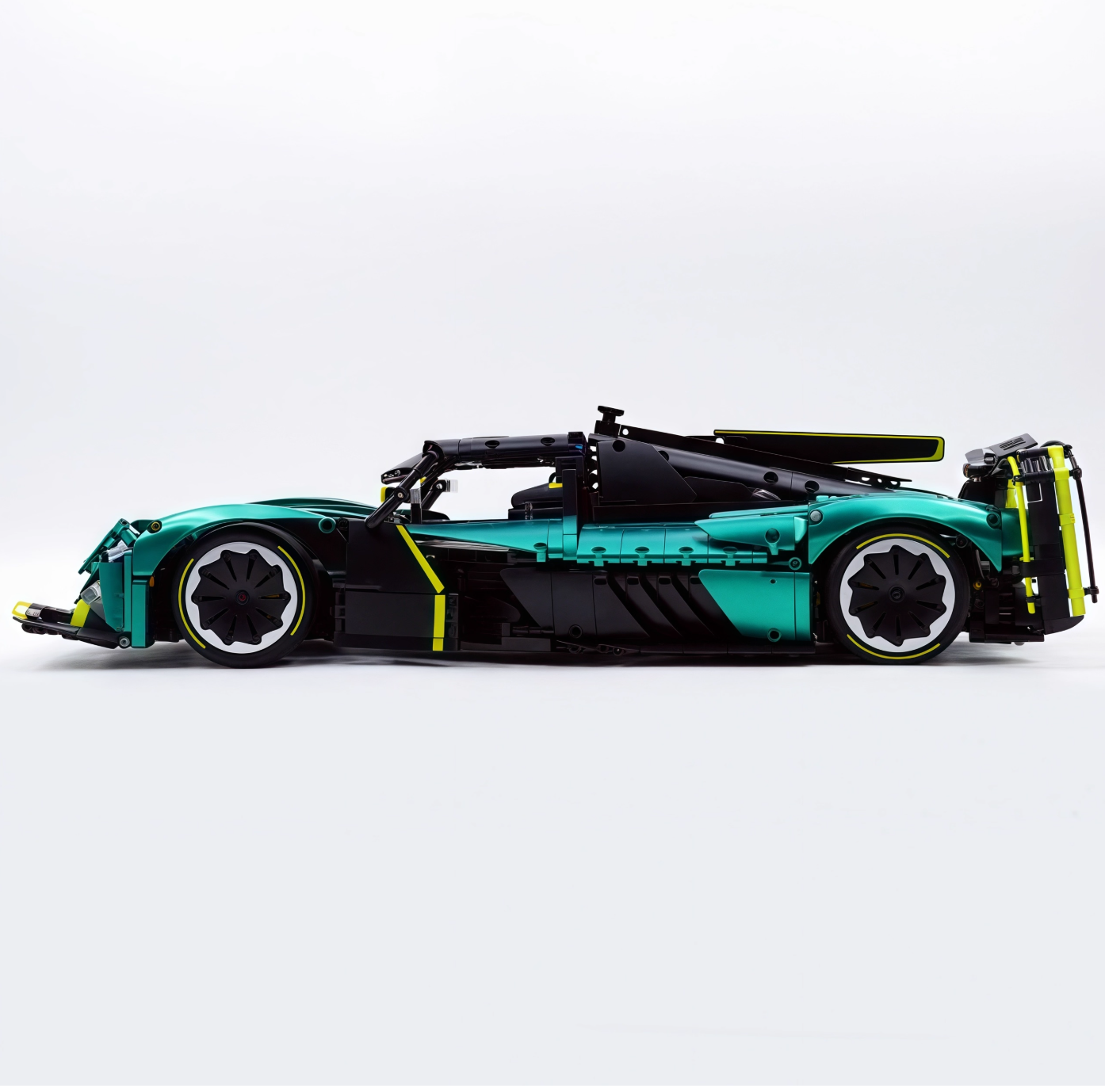 1:8 Martin Valkyrie Building Block Supercar (3869 pieces)