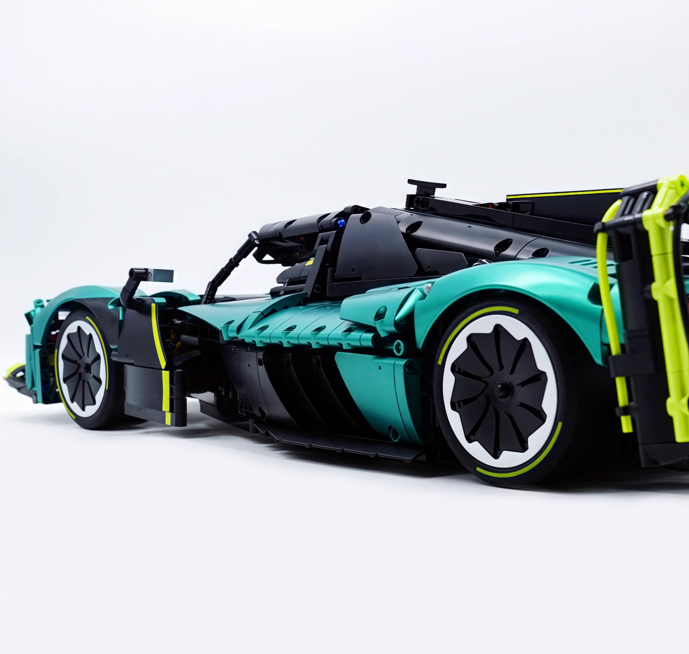 1:8 Martin Valkyrie Building Block Supercar (3869 pieces)