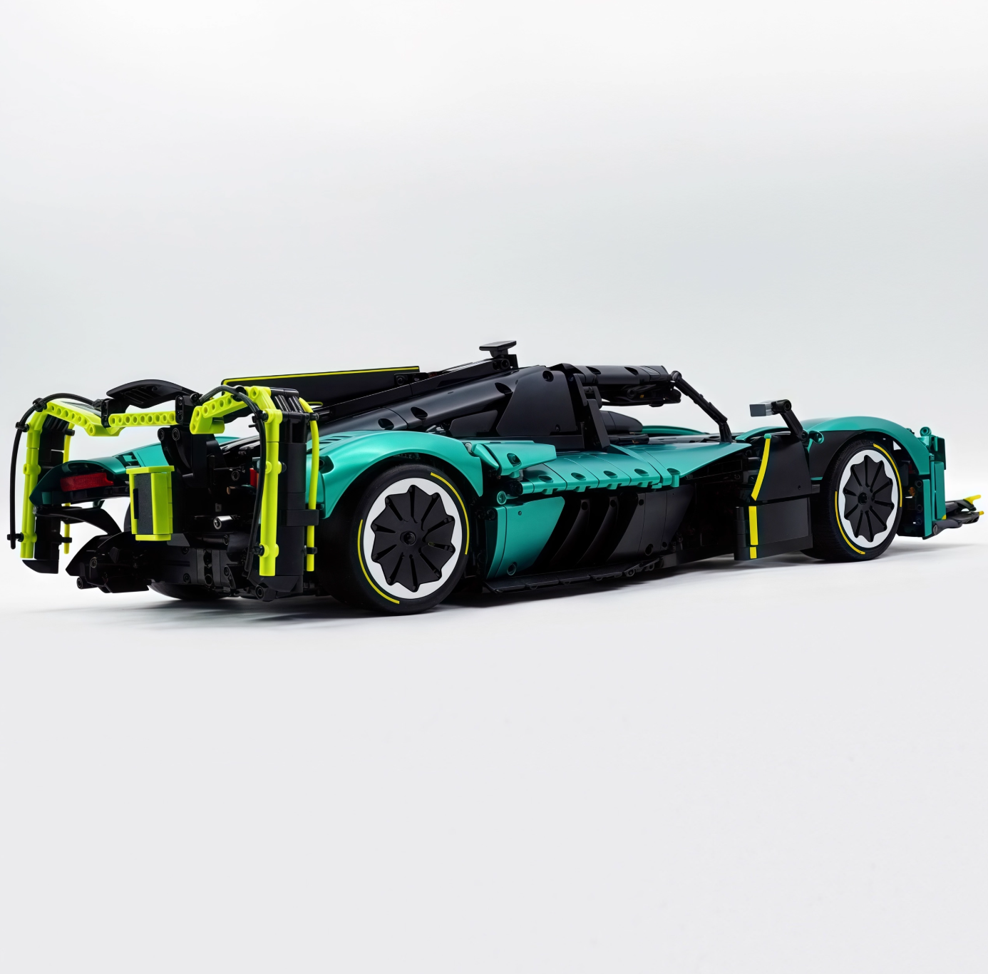 1:8 Martin Valkyrie Building Block Supercar (3869 pieces)