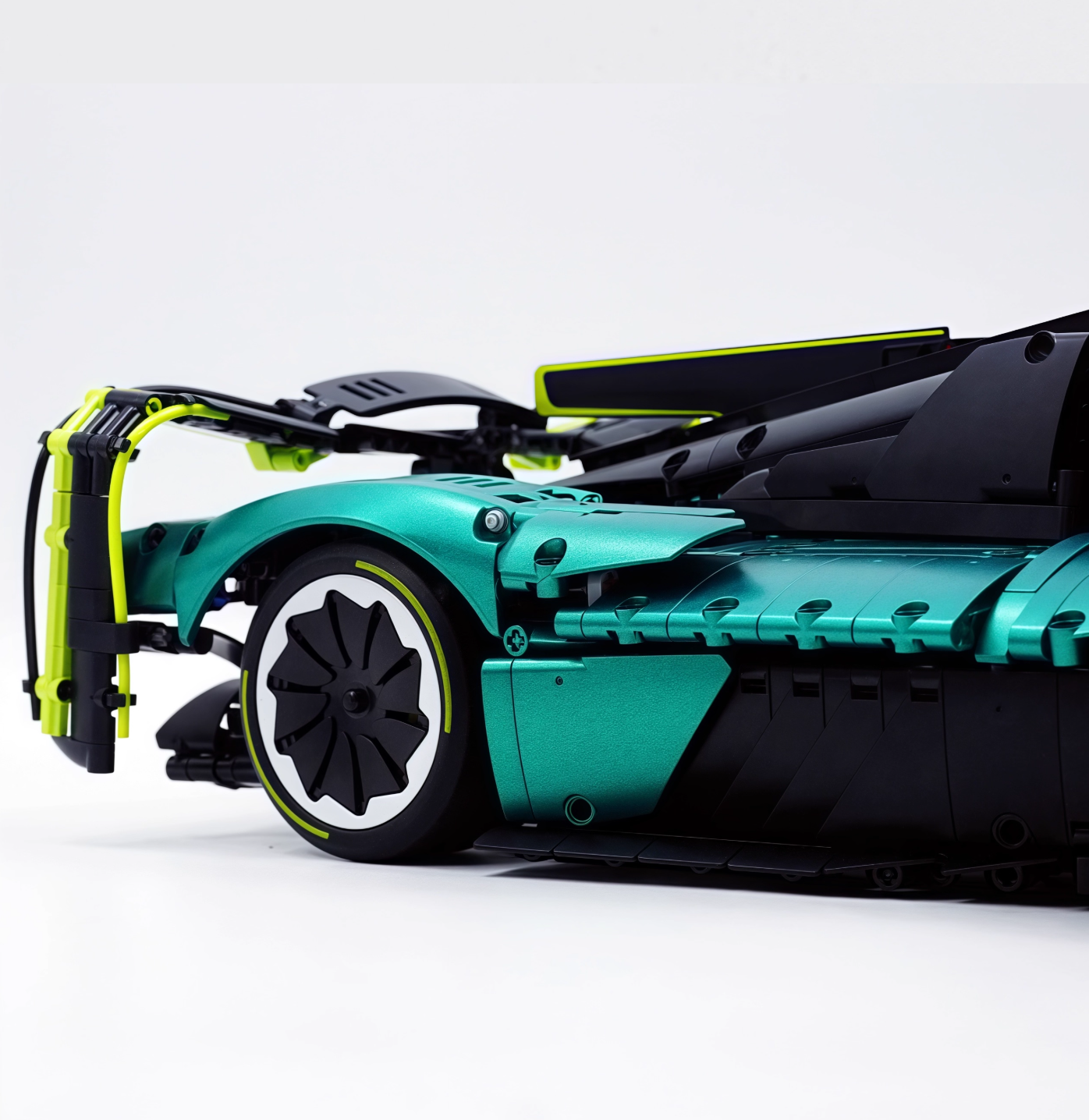 1:8 Martin Valkyrie Building Block Supercar (3869 pieces)