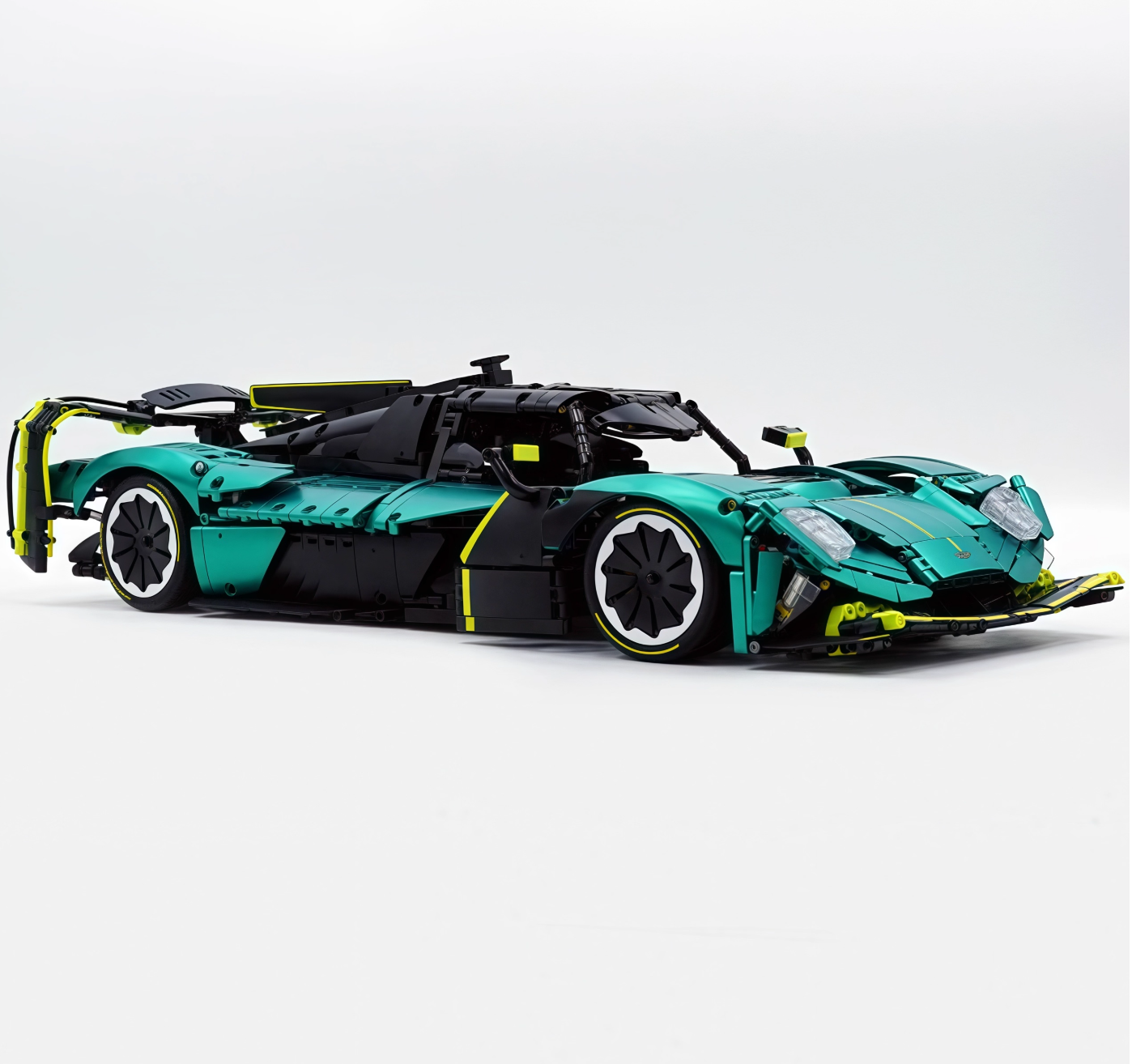 1:8 Martin Valkyrie Building Block Supercar (3869 pieces)