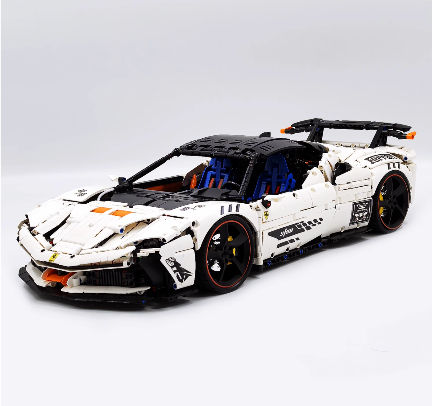 1:8 SF9OXX Classic Red/White, the Ultimate Building Block Supercar (4100 pieces)