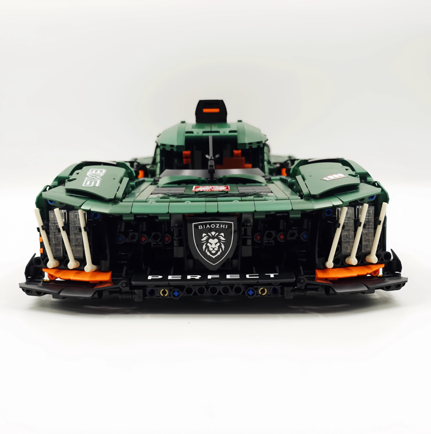 1:8 Le Mans building block supercar model (3746 pieces)