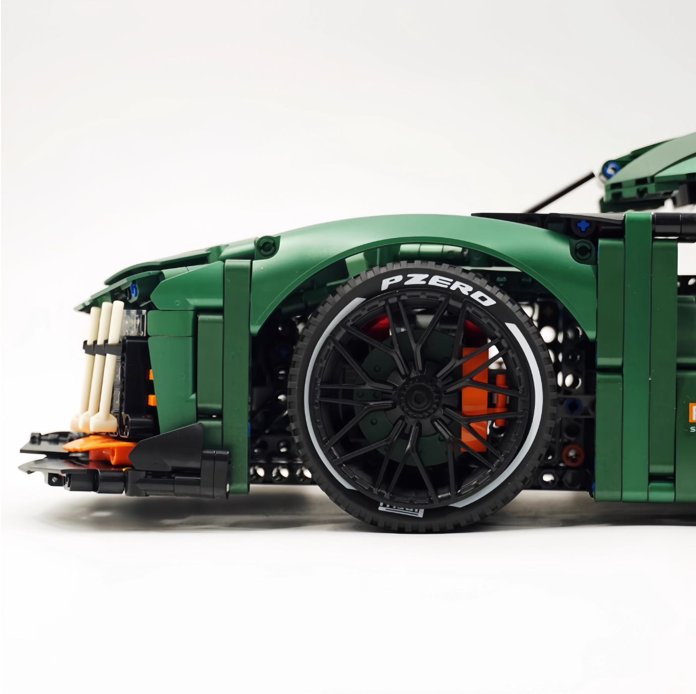 1:8 Le Mans building block supercar model (3746 pieces)