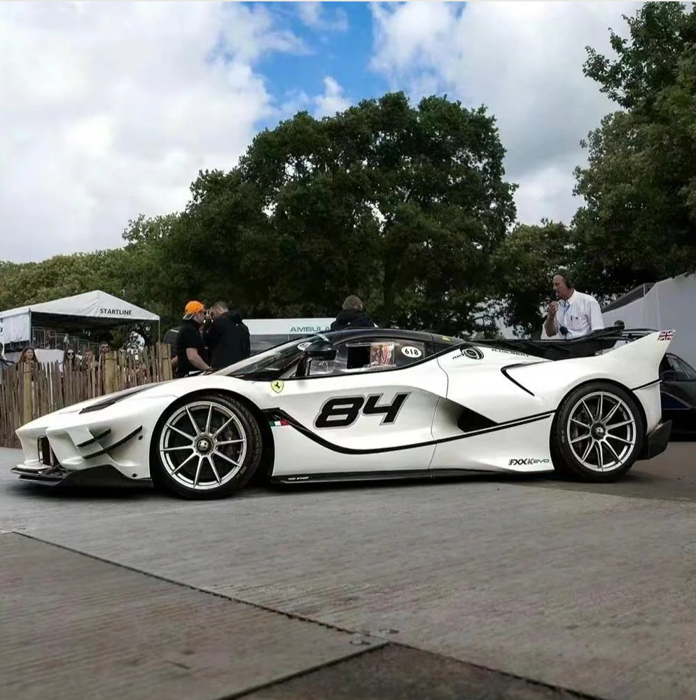 1:8 FXXK EVO custom modification, rare pearl white, oversized rear wing (4739 pieces)