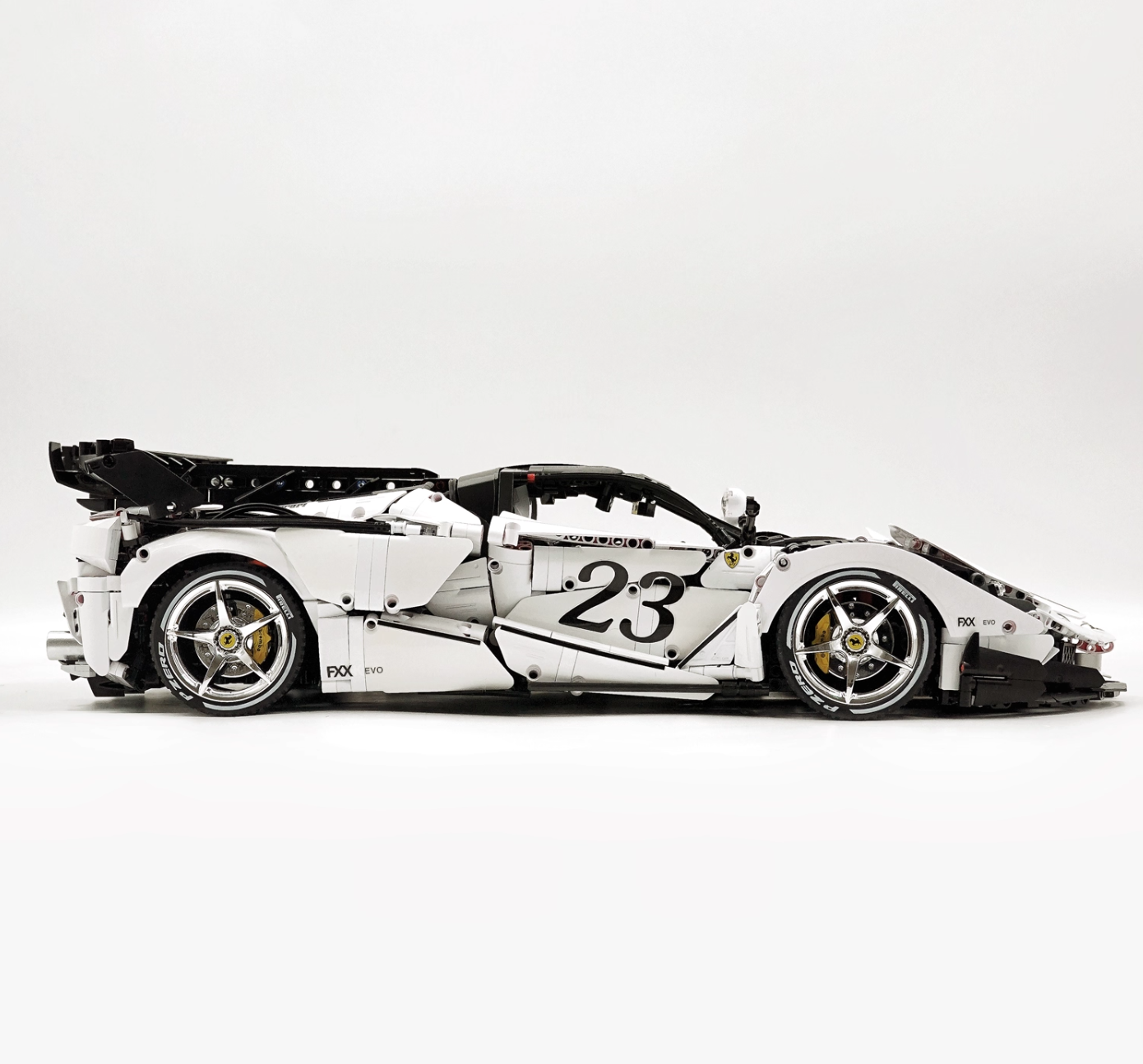 1:8 FXXK EVO custom modification, rare pearl white, oversized rear wing (4739 pieces)
