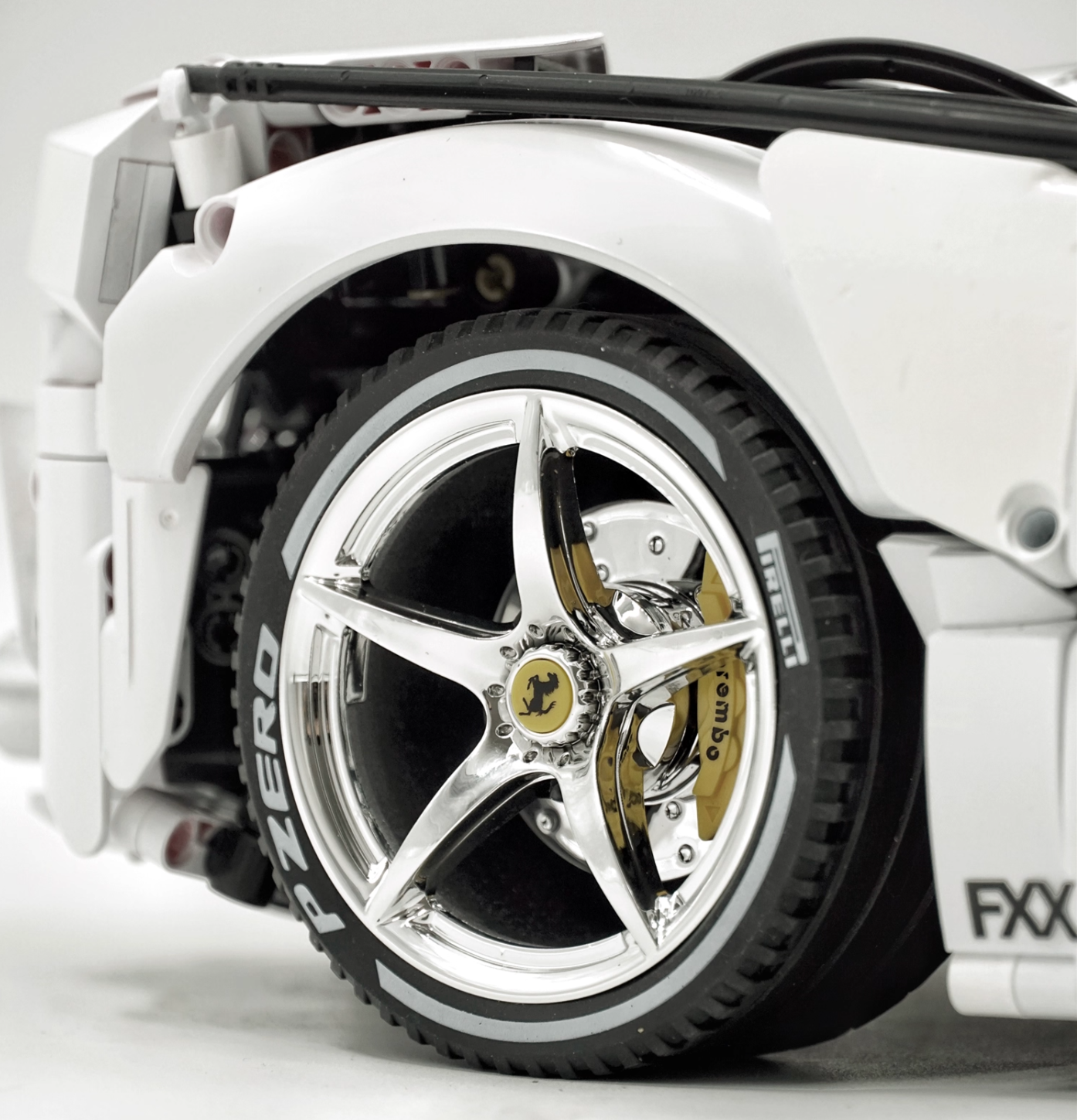 1:8 FXXK EVO custom modification, rare pearl white, oversized rear wing (4739 pieces)