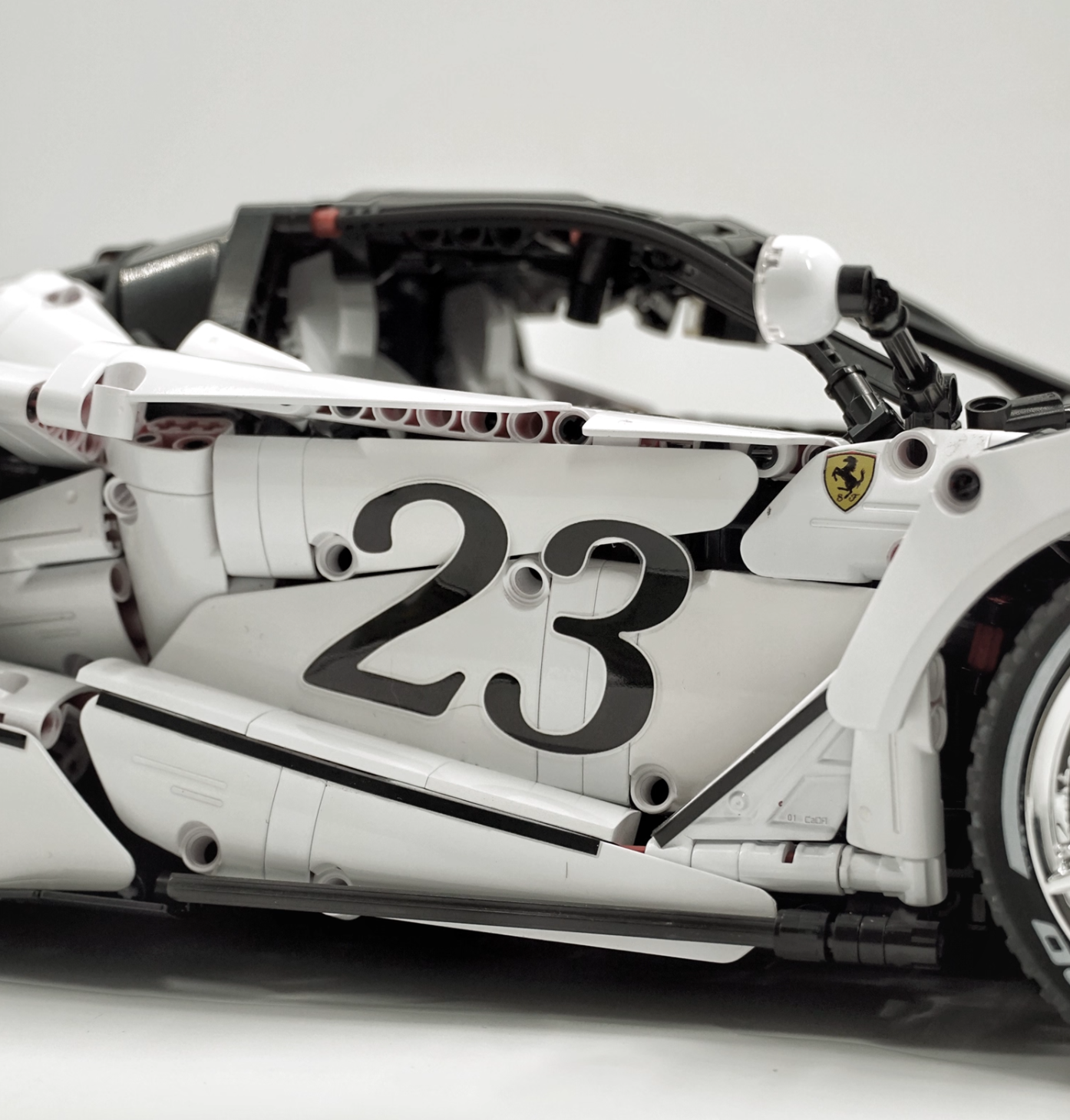 1:8 FXXK EVO custom modification, rare pearl white, oversized rear wing (4739 pieces)