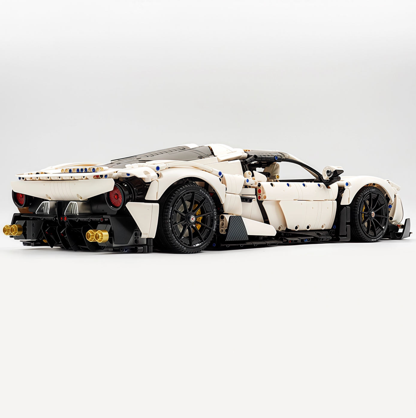 1:8 Romeo 33 Stradale supercar, White Goddess static custom version building block supercar (3861 pieces)