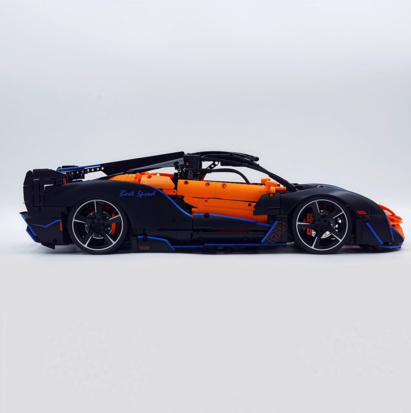 1:8 Sabre Building Block Supercar, Static Version (3862 PCS)